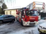 Těžká manipulace s hasičským vozem mezi zaparkovanými auty, zdroj: HZS Plzeňského kraje