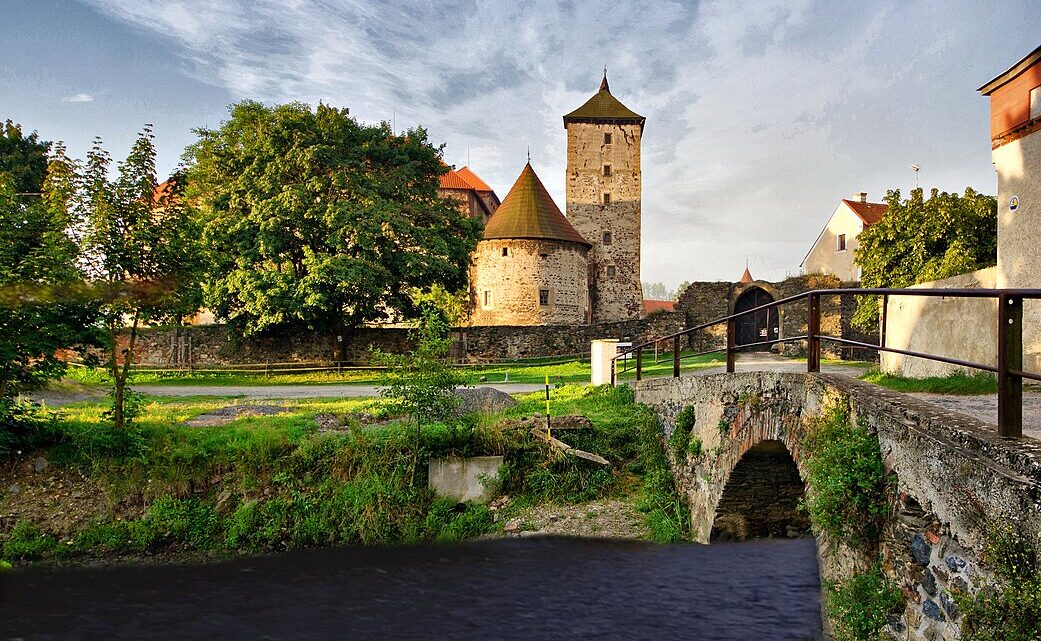 Redaktoři Kudyznudy našli deset nejzajímavějších hradů z celé ČR. Jeden i v našem kraji