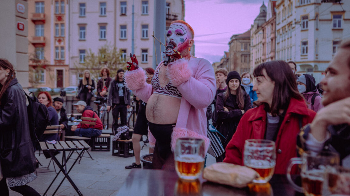 Uvidíte nevídané, uslyšíte neslýchané: V Plzni se chystá festival Nastevřeno