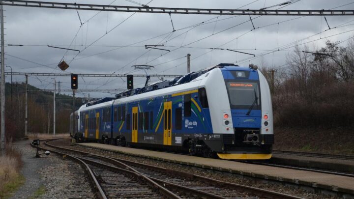 Vlakové cestující do Starého Plzence, Blovic, Nepomuku, Horažďovic a Pňovan bude 15 let vozit společnost Arriva
