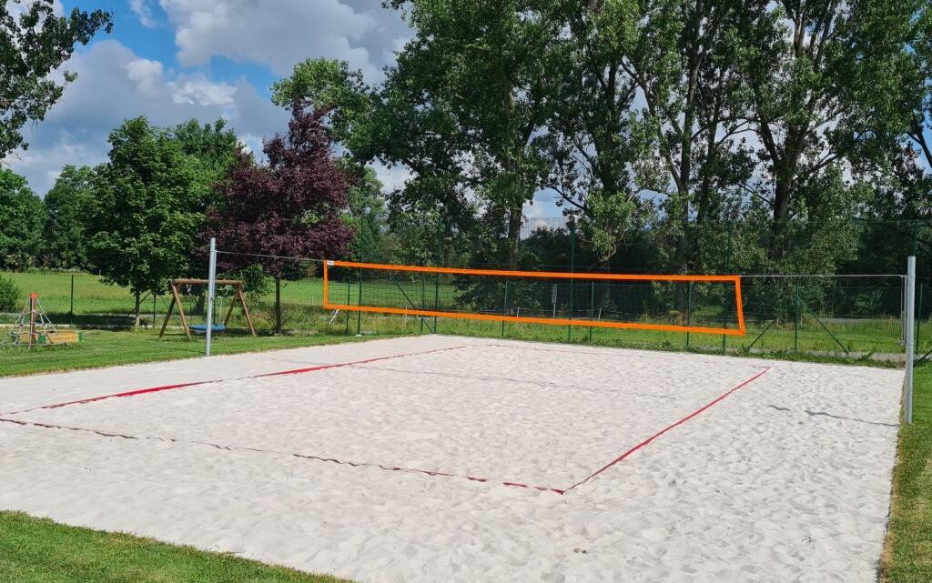 Další možnost sportovat na jižním Plzeňsku: Blovice mají nové beachvolejbalové hřiště