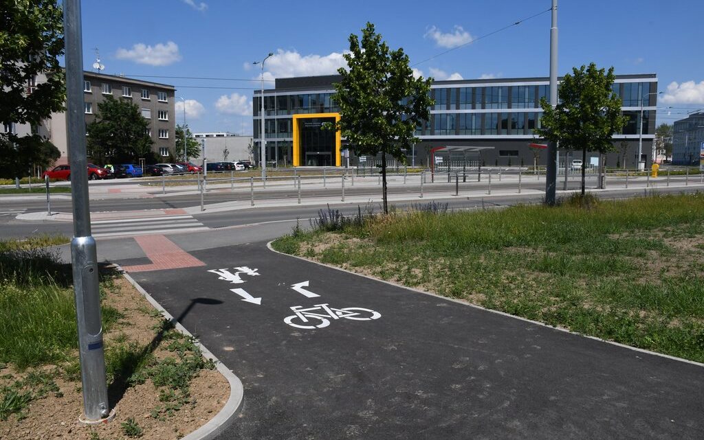 Dobré zprávy pro plzeňské cyklisty – nová cyklostezka na Slovanech a konec schodů v Berlíně