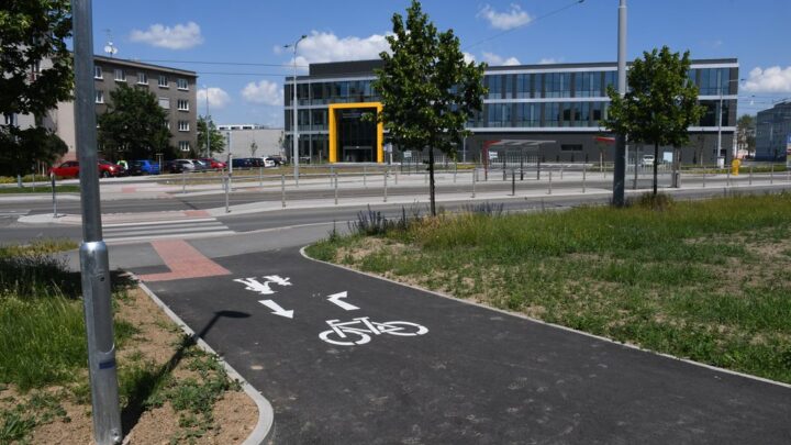 Dobré zprávy pro plzeňské cyklisty – nová cyklostezka na Slovanech a konec schodů v Berlíně