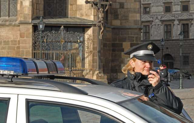 Plzeňští strážníci mají novinku, s volajícím navážou videopřenos nebo chat