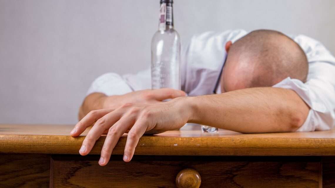 Kolik alkoholu v krvi lze přežít? V Plzni i skoro pět promile