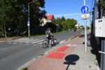 Pruh pro cyklisty a pruh pro chodce se změnil ve stezku pro pěší, kudy mohou i cyklisté, foto: Radka Žáková