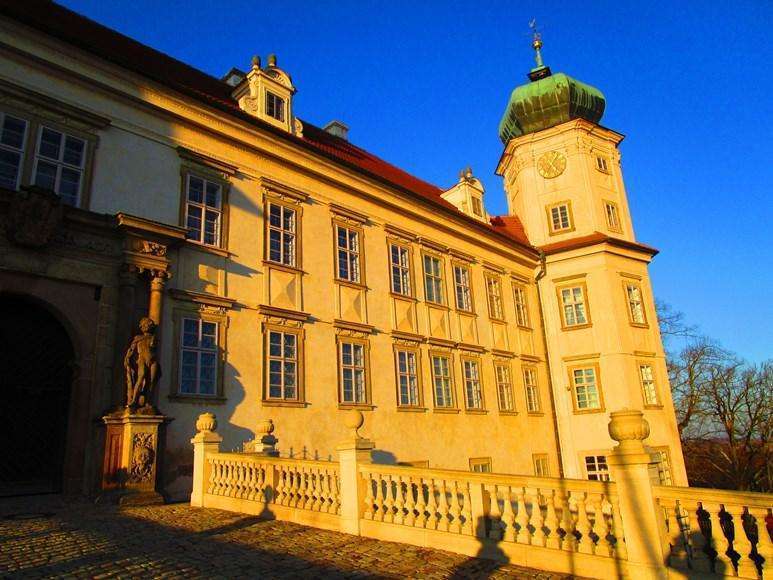 Na zámku v Mníšku se připravuje vánoční a mikulášský program, otevřeno ale zůstává i v říjnu a listopadu