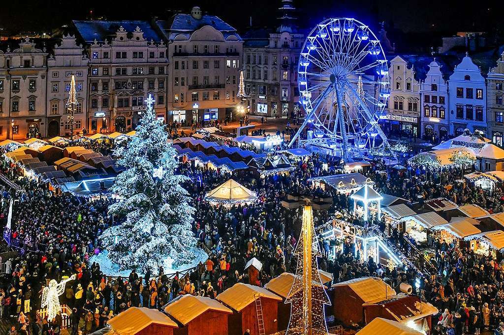 Vánoční strom na plzeňském náměstí Republiky, zdroj foto: město Plzeň