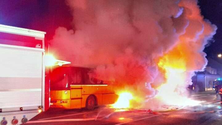 Na Plzeňsku hořel autobus