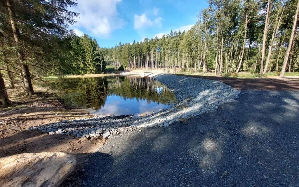 Lesy ČR obnovily dvě nádrže v Českém lese