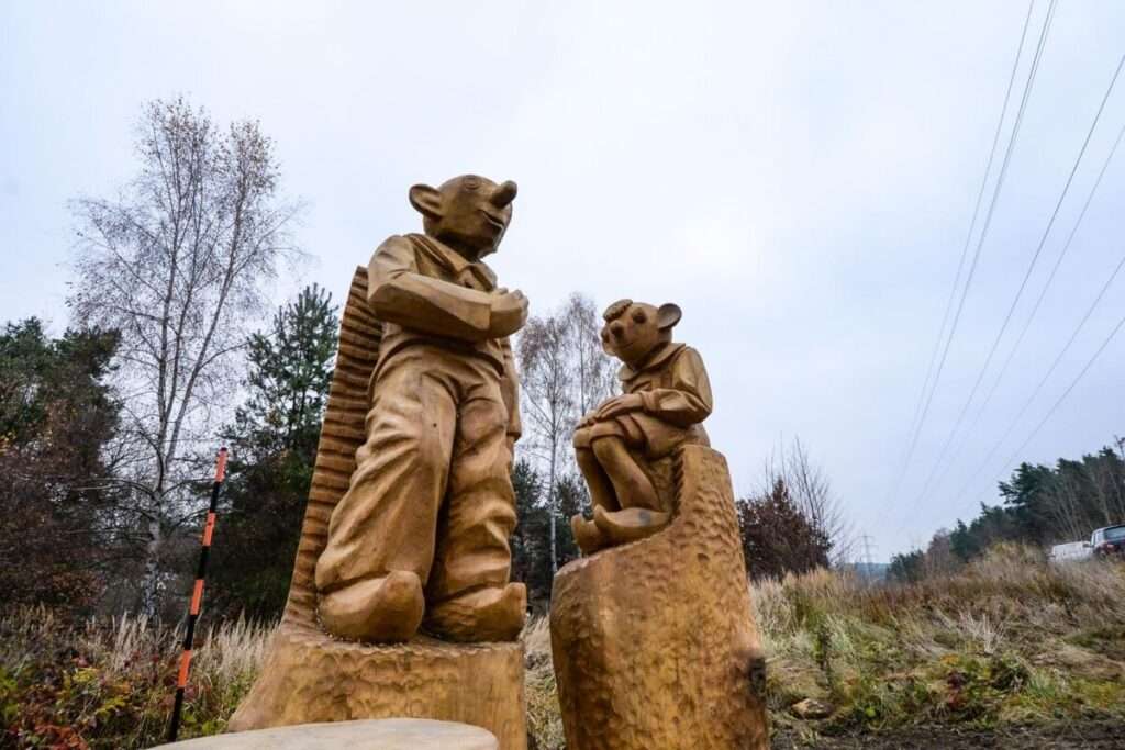 Sochy Spejbla a Hurvínka na zážitkovém okruhu v okolí Boleveckých rybníků, zdroj foto: město Plzeň
