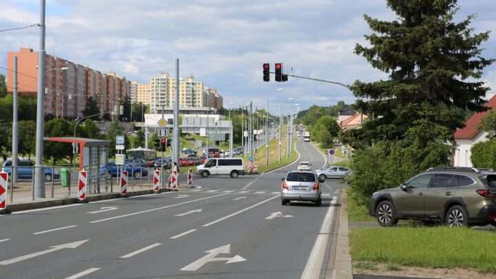 Další dopravní komplikace v Plzni. Měsíc se bude kopat v Bolevci
