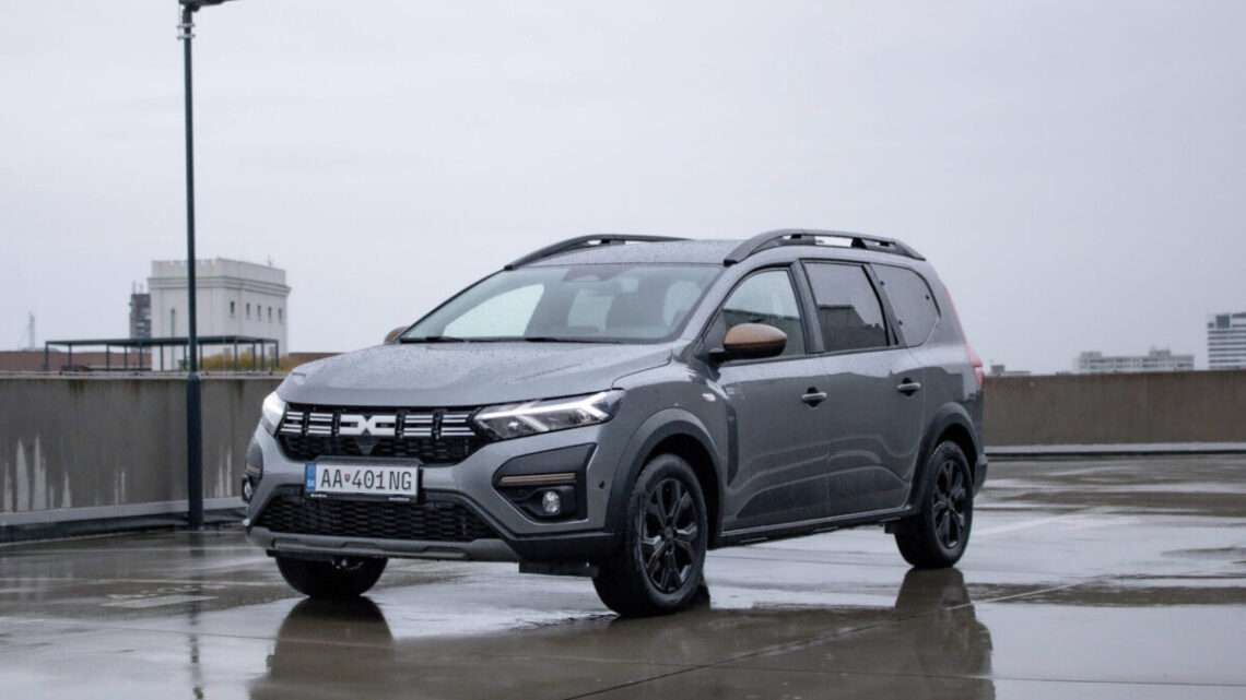 Dacia Jogger Hybrid: Má 4 rychlosti a jezdí za 5