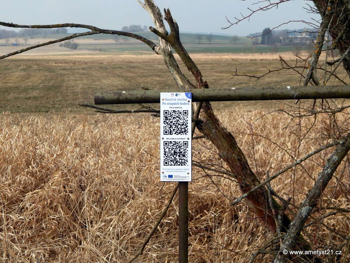 Cedulka s QR kódem z naučné stezky Po stopách bobra, Všeruby 23. 3. 2015, zdroj foto: Spolek Ametyst