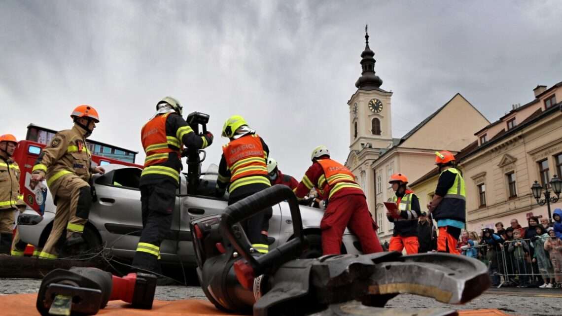 Nejlepší hasiči a zdravotníci z celého Česka v Rokycanech ukáží, jak umí vyprošťovat z havarovaných vozidel