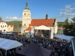 Dan Bárta, Šmoulové i jarmark. Horšovský Týn se chystá na slavnou Anenskou pouť Anenská pouť v Horšovském Týně, zdroj foto: Město Horšovský Týn