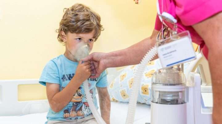 Domažlická nemocnice pomáhá malým pacientům tišším a výkonnějším inhalátorem