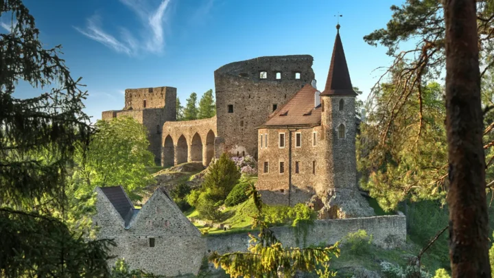 Letní dobrodružství na hradě Velhartice: Dětské prohlídky s Bílou paní